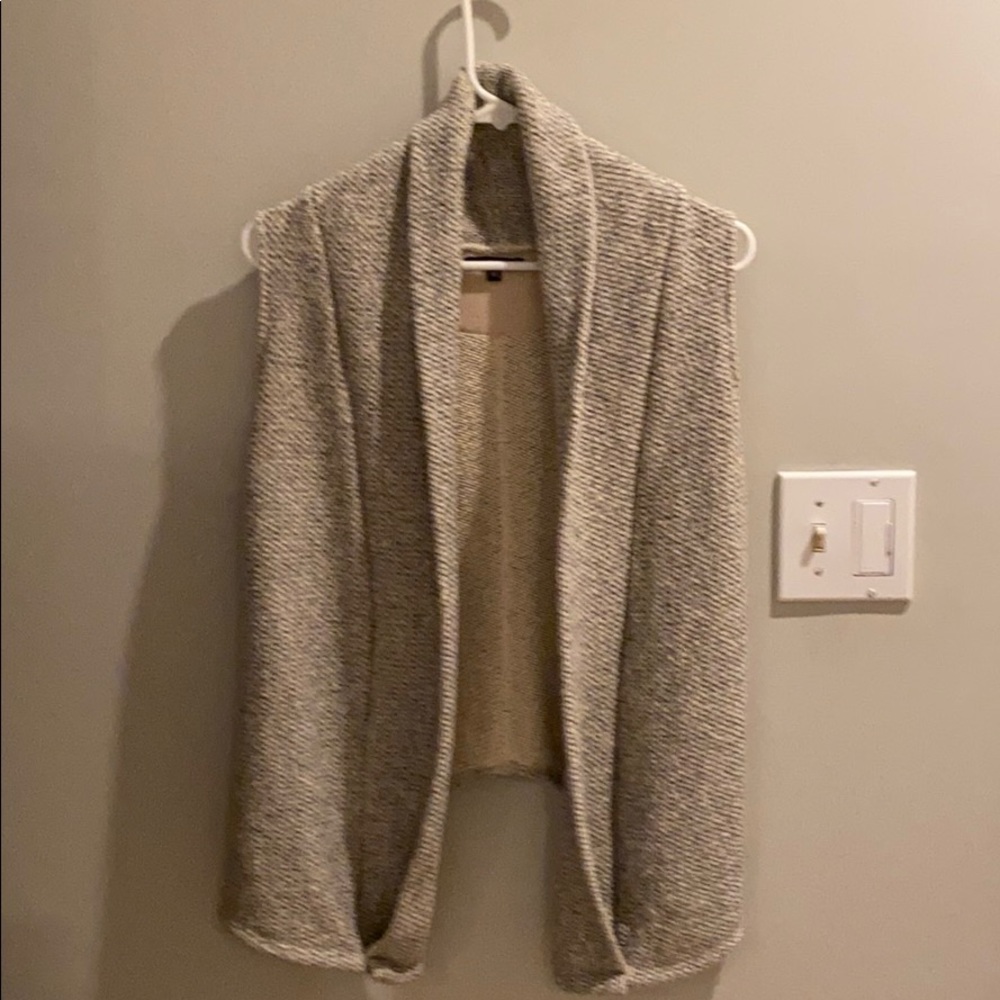 Sleeveless sweater black and cream size M